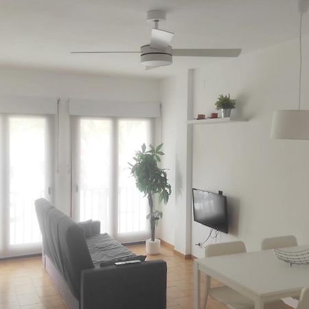 Apartamento Renovado, Luminoso, A 300M De La Playa Apartment Емпуриабрава Екстериор снимка